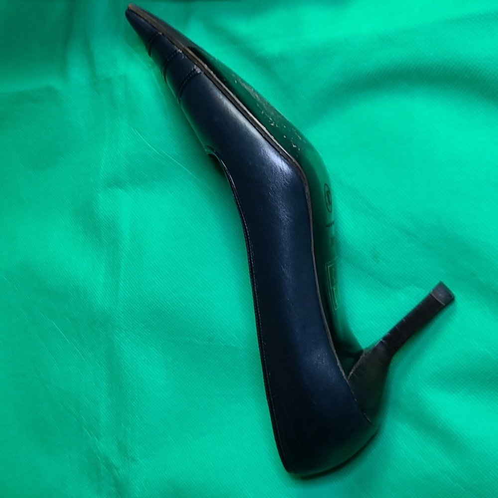 Chanel Pumps - Picture 2 of 10